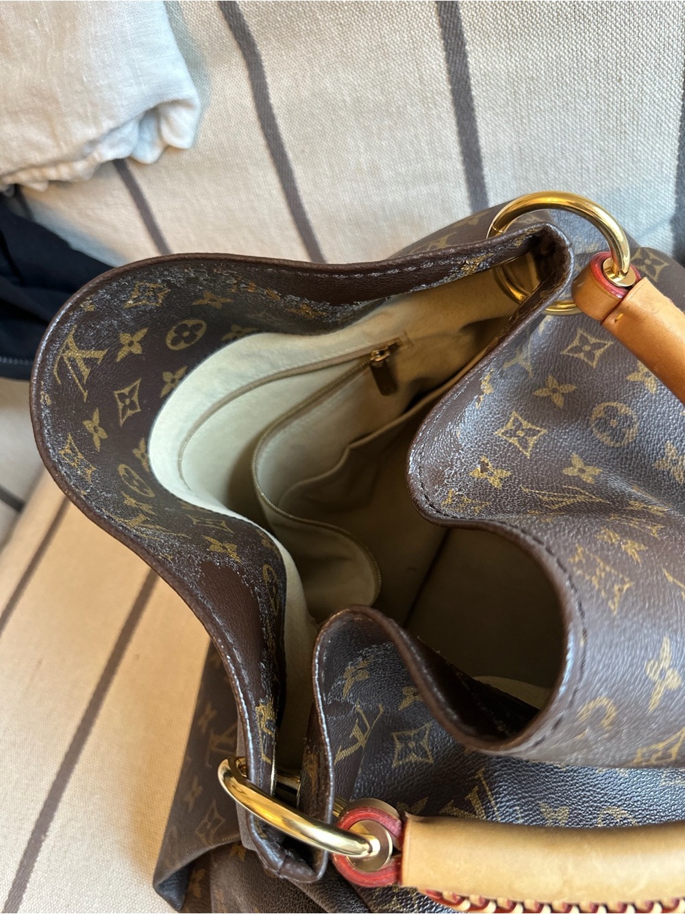 Louis Vuitton Monogram Canvas Shoulder Bag with Vachetta Handle - Picture 5 of 10